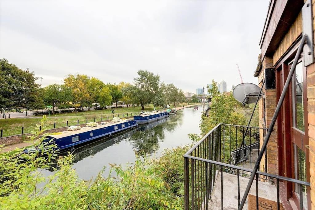 Amazing Location - City Of London- 2 Bedroom Stunning Canal View House With Private Garden,Parking & Balcony Dış mekan fotoğraf