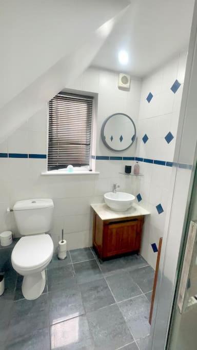 Amazing Location - City Of London- 2 Bedroom Stunning Canal View House With Private Garden,Parking & Balcony Dış mekan fotoğraf