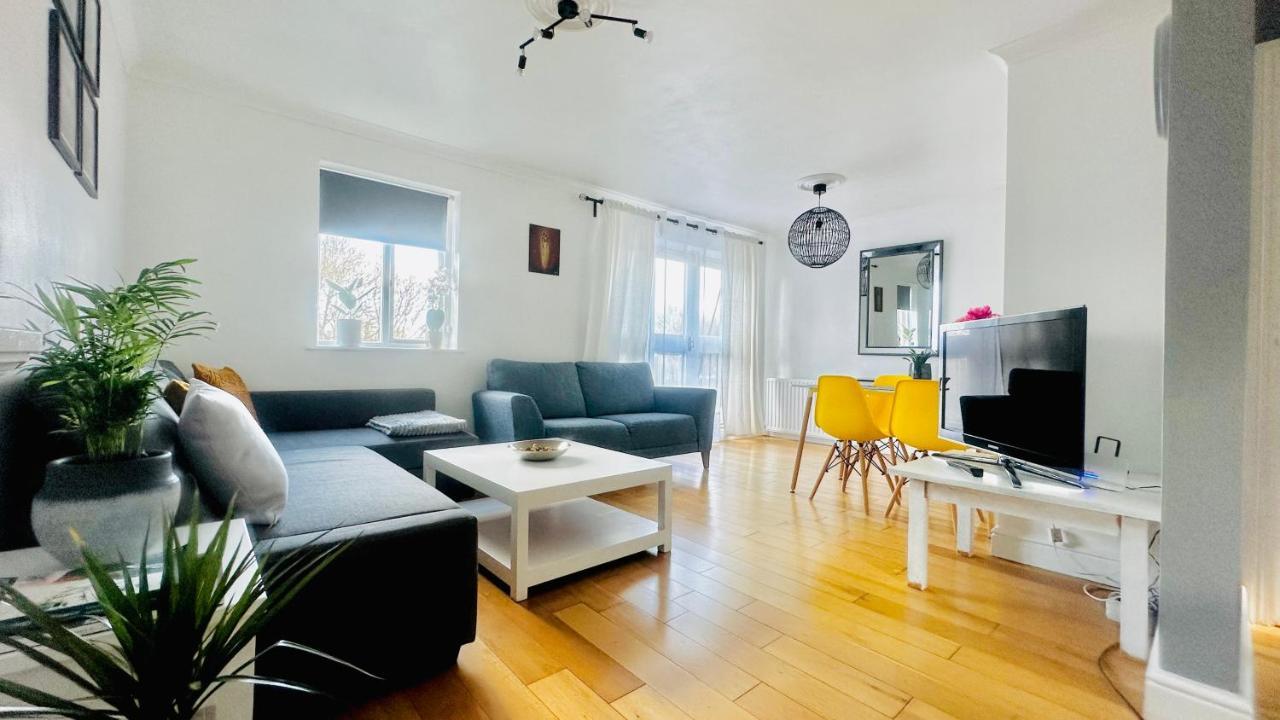 Amazing Location - City Of London- 2 Bedroom Stunning Canal View House With Private Garden,Parking & Balcony Dış mekan fotoğraf