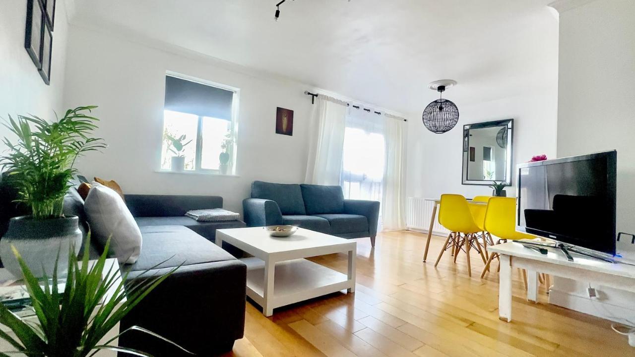 Amazing Location - City Of London- 2 Bedroom Stunning Canal View House With Private Garden,Parking & Balcony Dış mekan fotoğraf