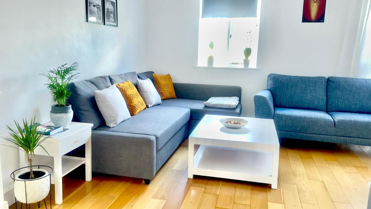 Amazing Location - City Of London- 2 Bedroom Stunning Canal View House With Private Garden,Parking & Balcony Dış mekan fotoğraf