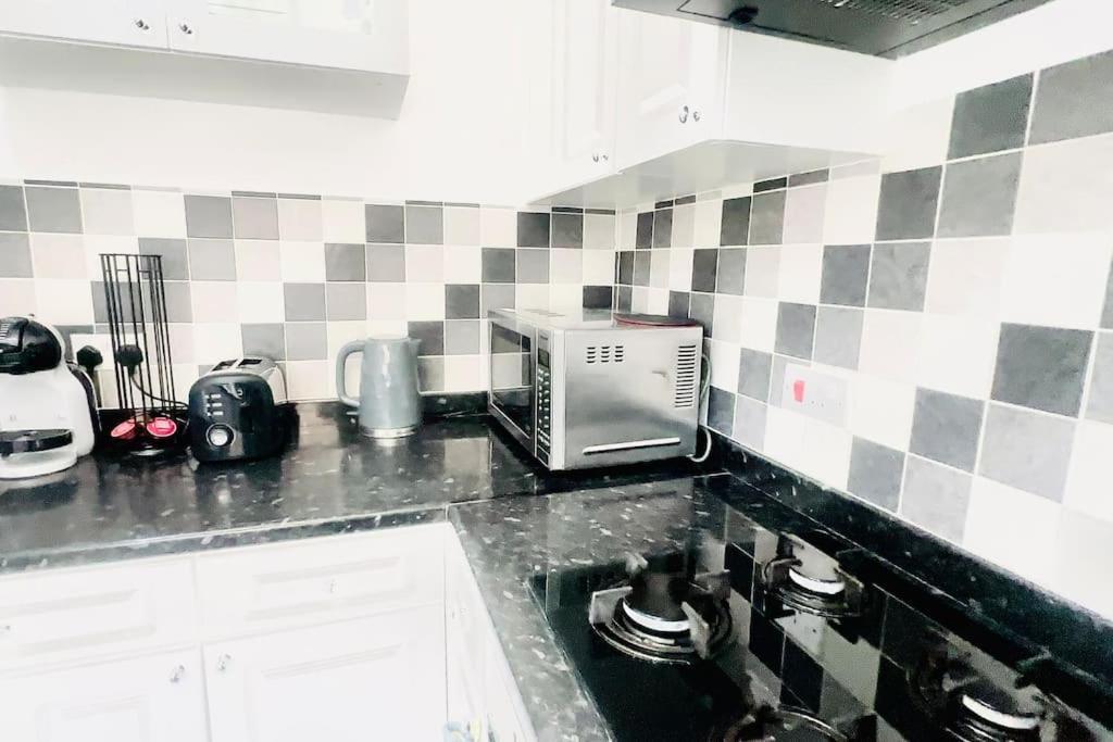 Amazing Location - City Of London- 2 Bedroom Stunning Canal View House With Private Garden,Parking & Balcony Dış mekan fotoğraf