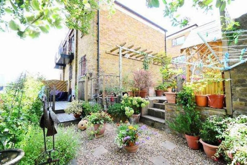 Amazing Location - City Of London- 2 Bedroom Stunning Canal View House With Private Garden,Parking & Balcony Dış mekan fotoğraf