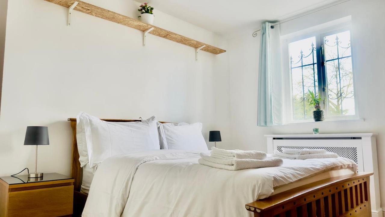 Amazing Location - City Of London- 2 Bedroom Stunning Canal View House With Private Garden,Parking & Balcony Dış mekan fotoğraf