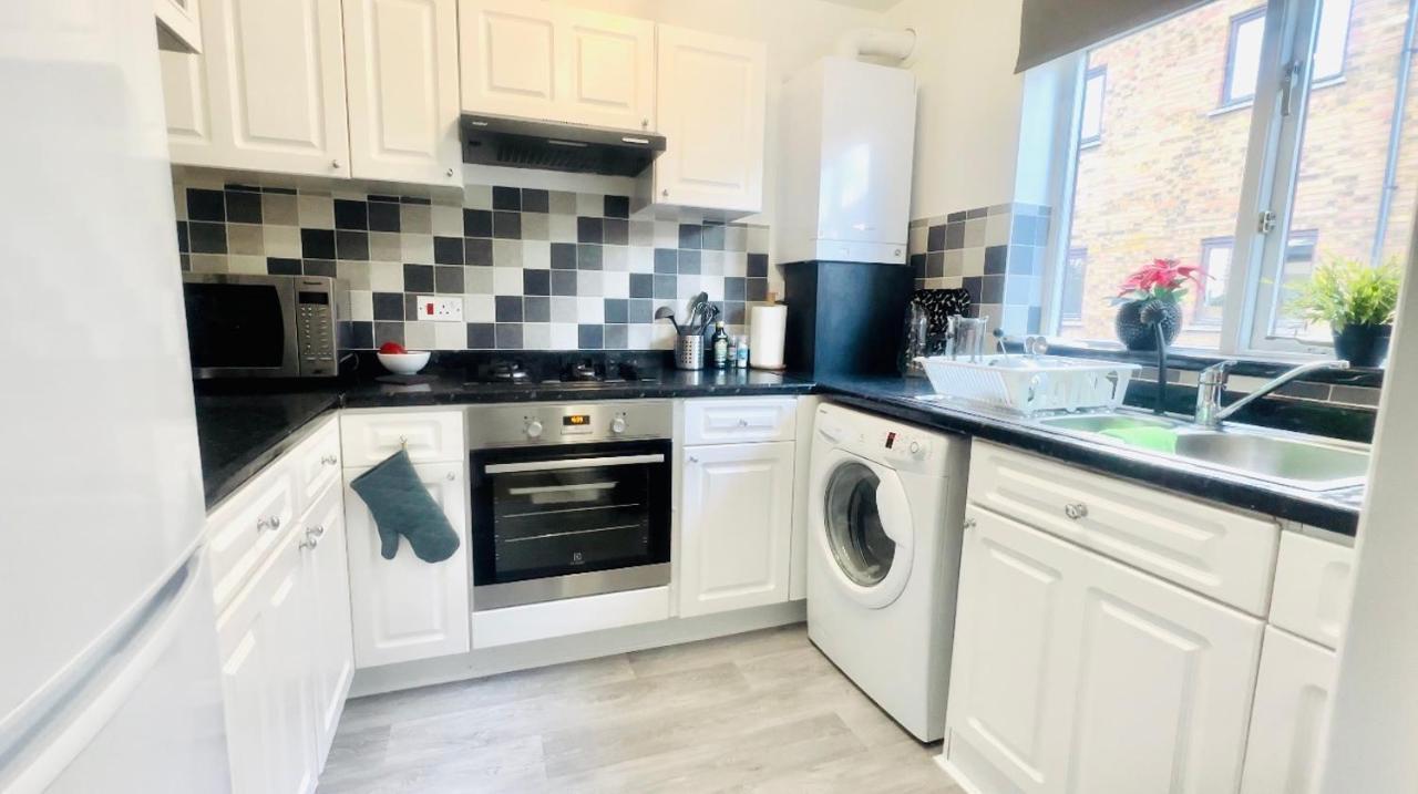 Amazing Location - City Of London- 2 Bedroom Stunning Canal View House With Private Garden,Parking & Balcony Dış mekan fotoğraf
