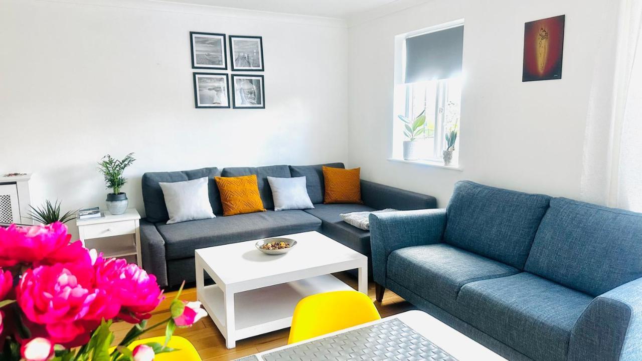 Amazing Location - City Of London- 2 Bedroom Stunning Canal View House With Private Garden,Parking & Balcony Dış mekan fotoğraf