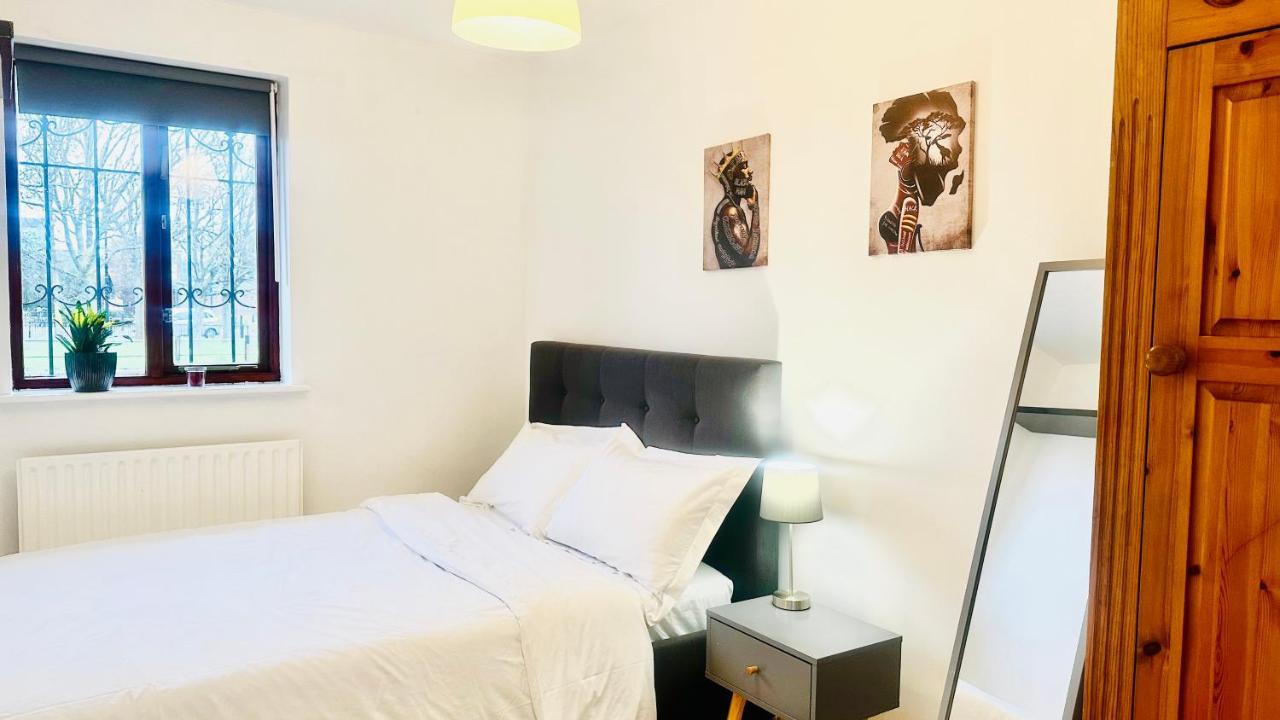 Amazing Location - City Of London- 2 Bedroom Stunning Canal View House With Private Garden,Parking & Balcony Dış mekan fotoğraf
