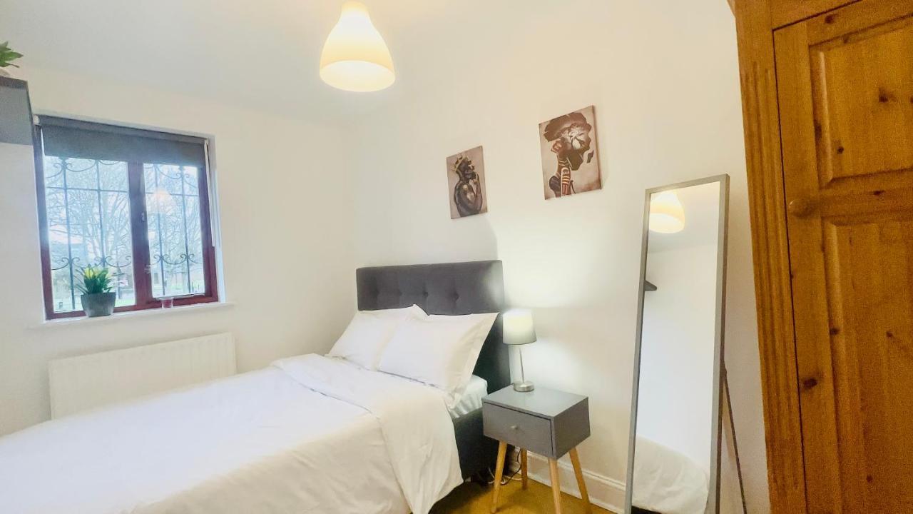 Amazing Location - City Of London- 2 Bedroom Stunning Canal View House With Private Garden,Parking & Balcony Dış mekan fotoğraf