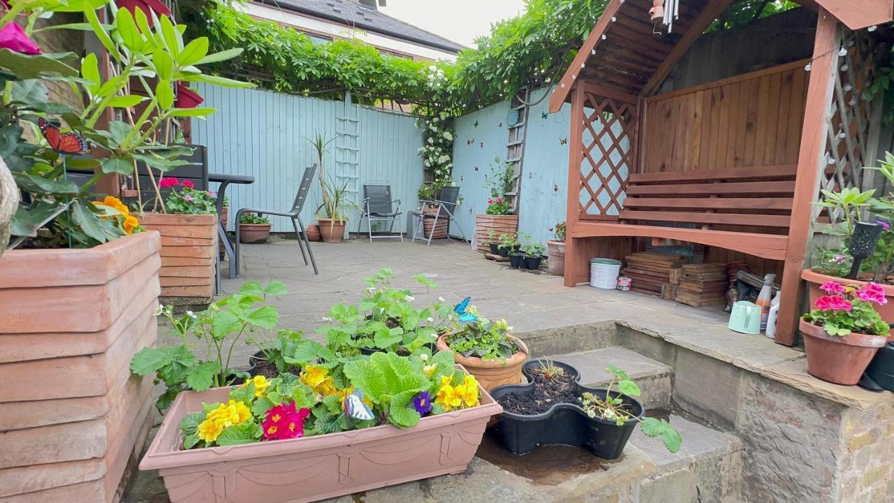Amazing Location - City Of London- 2 Bedroom Stunning Canal View House With Private Garden,Parking & Balcony Dış mekan fotoğraf