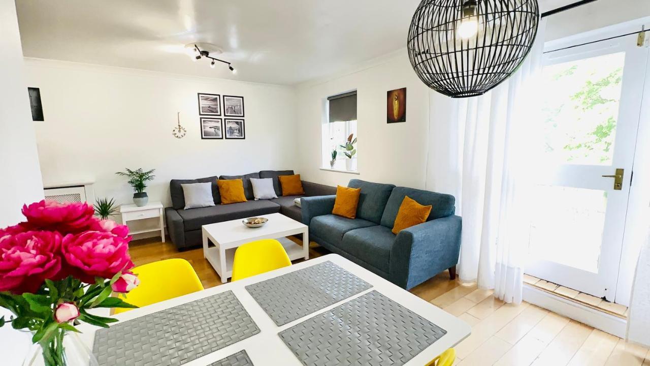 Amazing Location - City Of London- 2 Bedroom Stunning Canal View House With Private Garden,Parking & Balcony Dış mekan fotoğraf