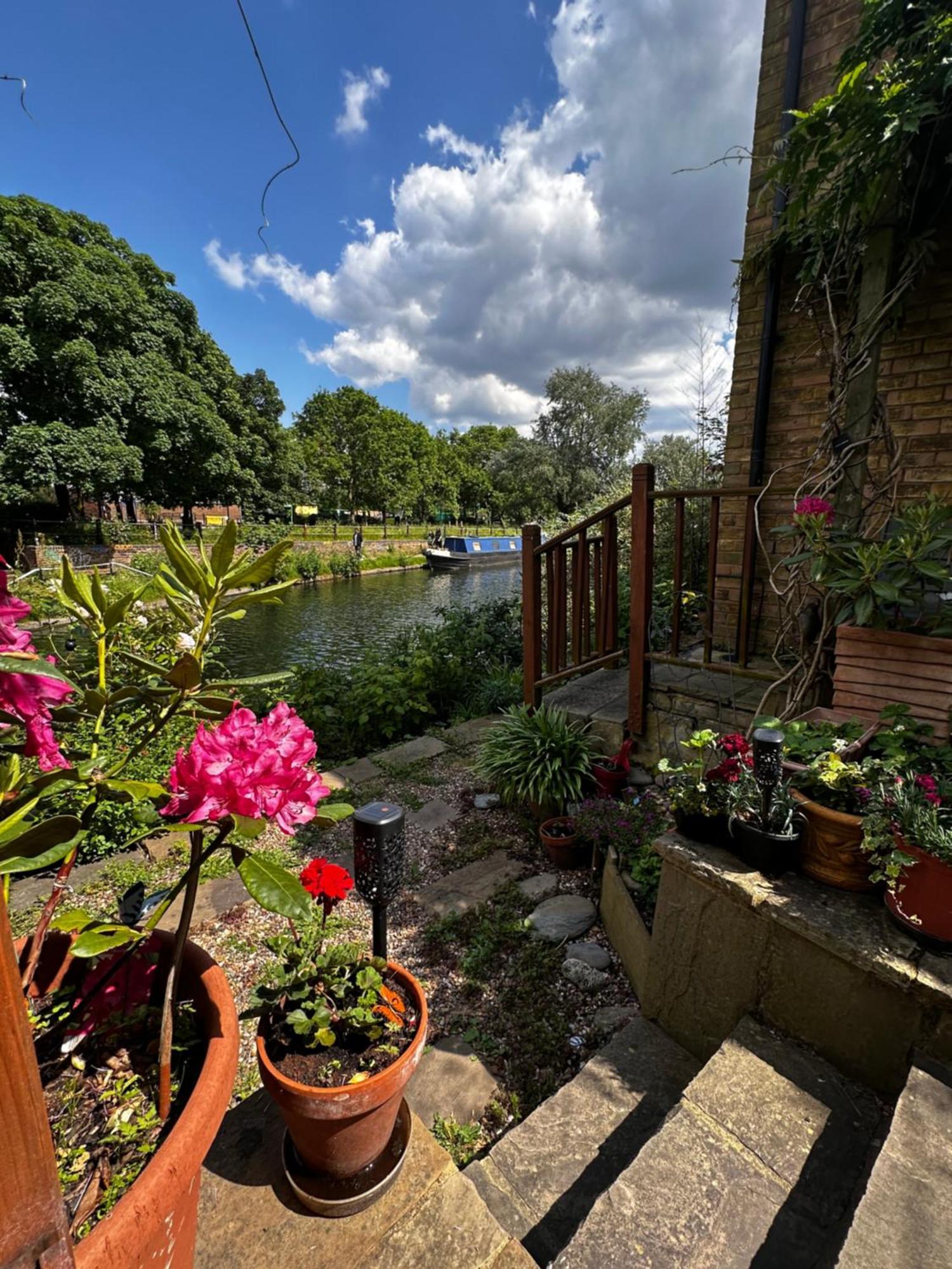 Amazing Location - City Of London- 2 Bedroom Stunning Canal View House With Private Garden,Parking & Balcony Dış mekan fotoğraf
