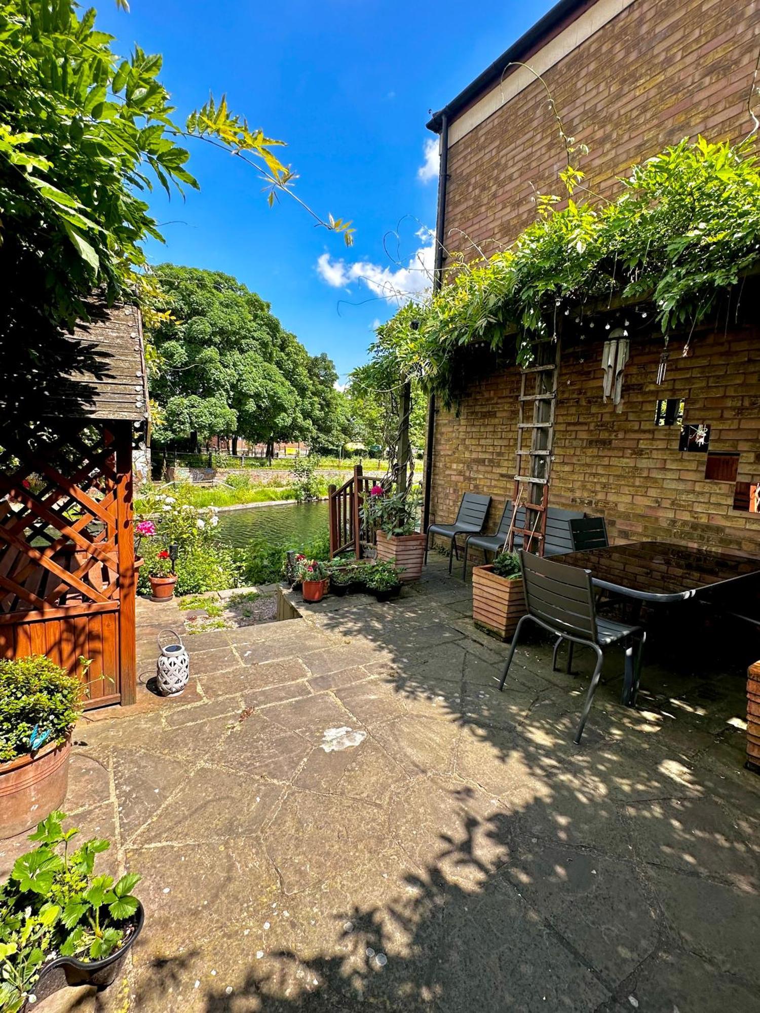 Amazing Location - City Of London- 2 Bedroom Stunning Canal View House With Private Garden,Parking & Balcony Dış mekan fotoğraf