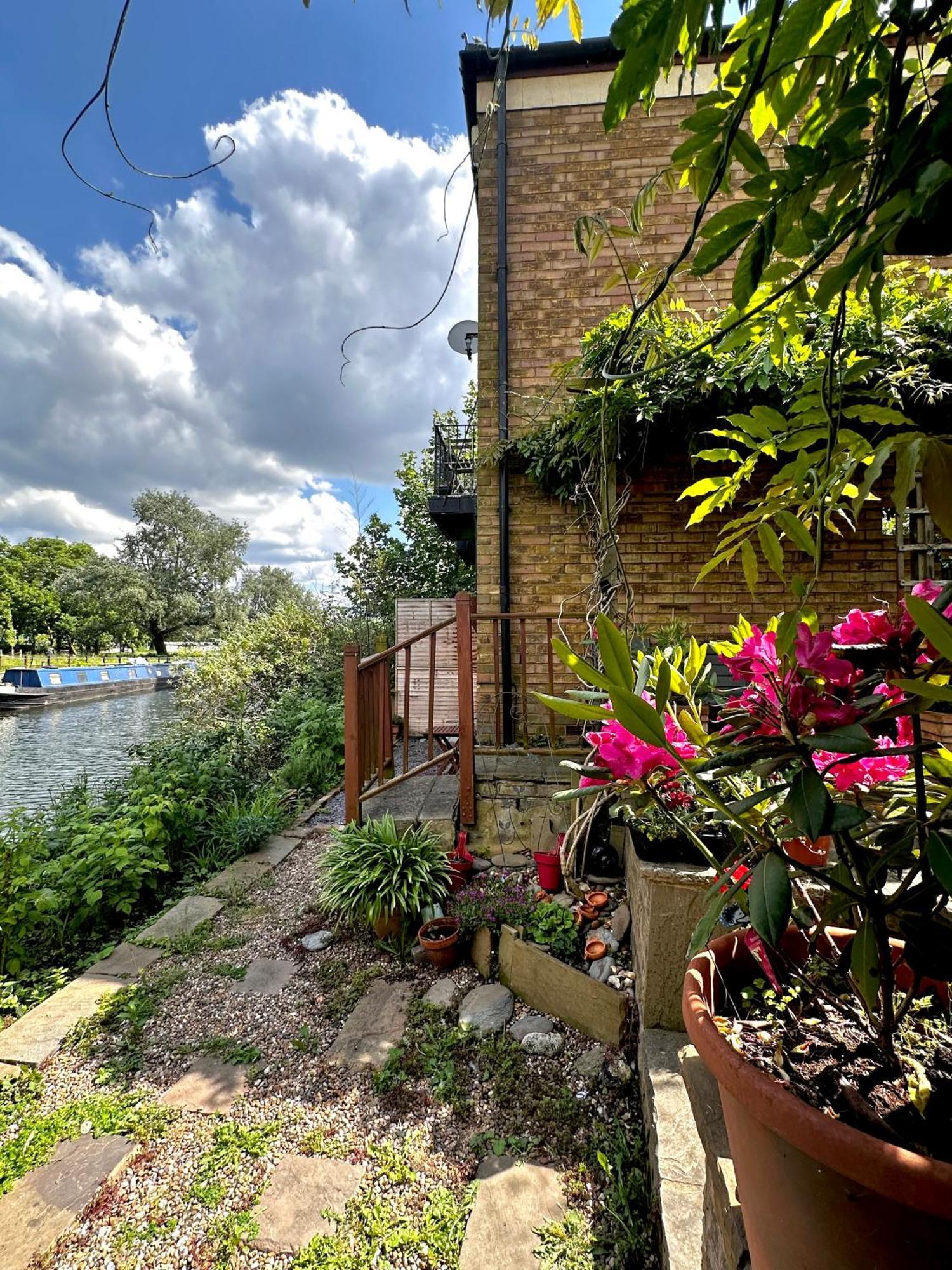 Amazing Location - City Of London- 2 Bedroom Stunning Canal View House With Private Garden,Parking & Balcony Dış mekan fotoğraf